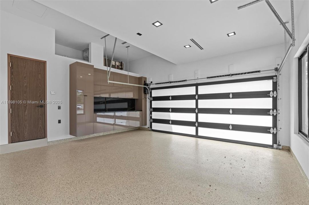 For Sale: $3,650,000 (4 beds, 5 baths, 3379 Square Feet)