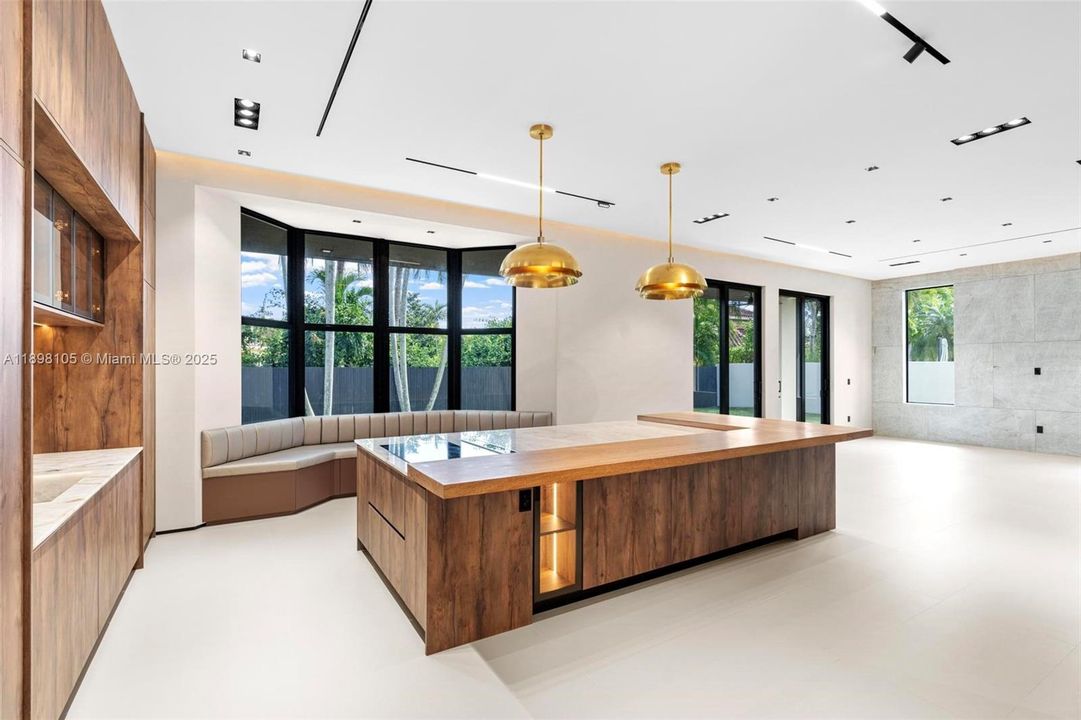 For Sale: $3,650,000 (4 beds, 5 baths, 3379 Square Feet)