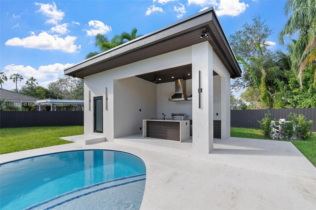 For Sale: $3,650,000 (4 beds, 5 baths, 3379 Square Feet)