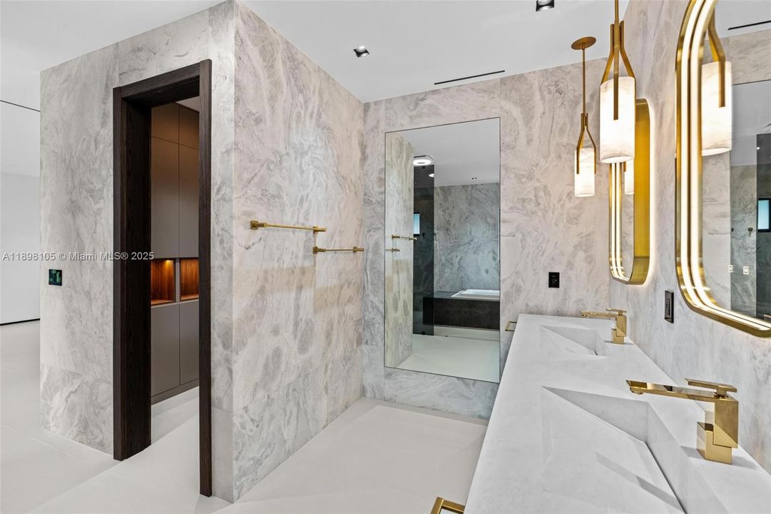 For Sale: $3,650,000 (4 beds, 5 baths, 3379 Square Feet)