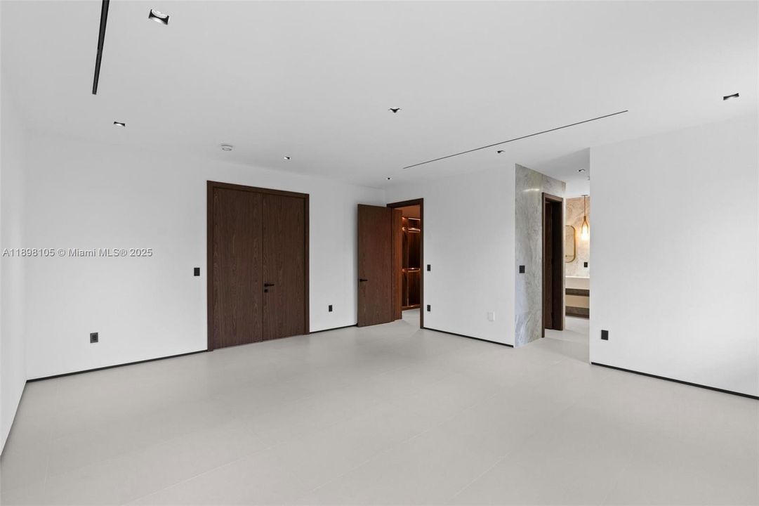 For Sale: $3,650,000 (4 beds, 5 baths, 3379 Square Feet)