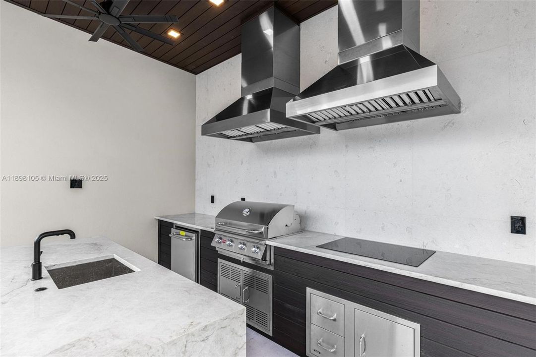 For Sale: $3,650,000 (4 beds, 5 baths, 3379 Square Feet)