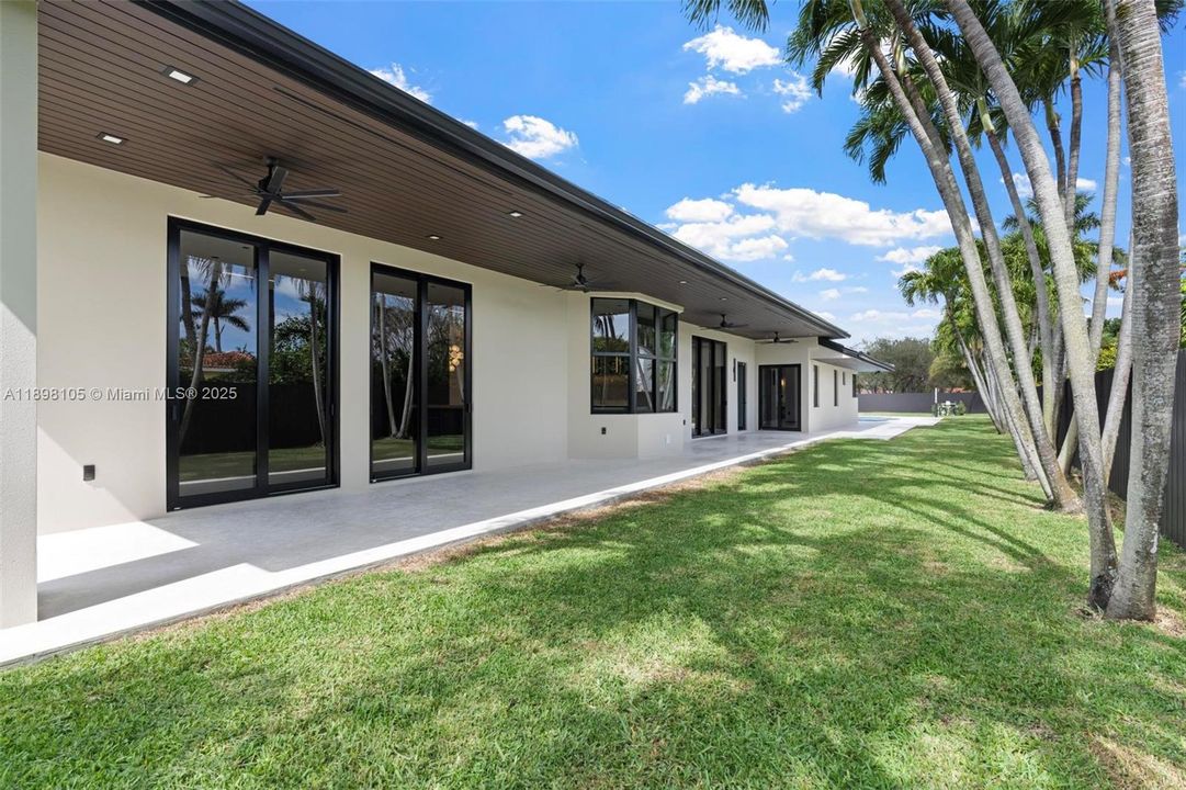 For Sale: $3,650,000 (4 beds, 5 baths, 3379 Square Feet)