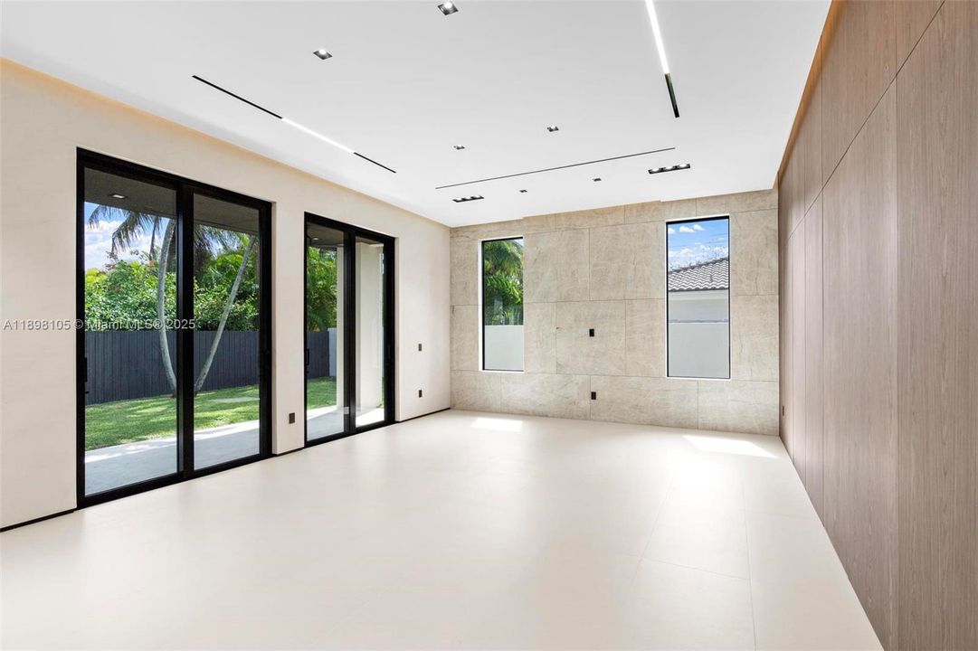 For Sale: $3,650,000 (4 beds, 5 baths, 3379 Square Feet)