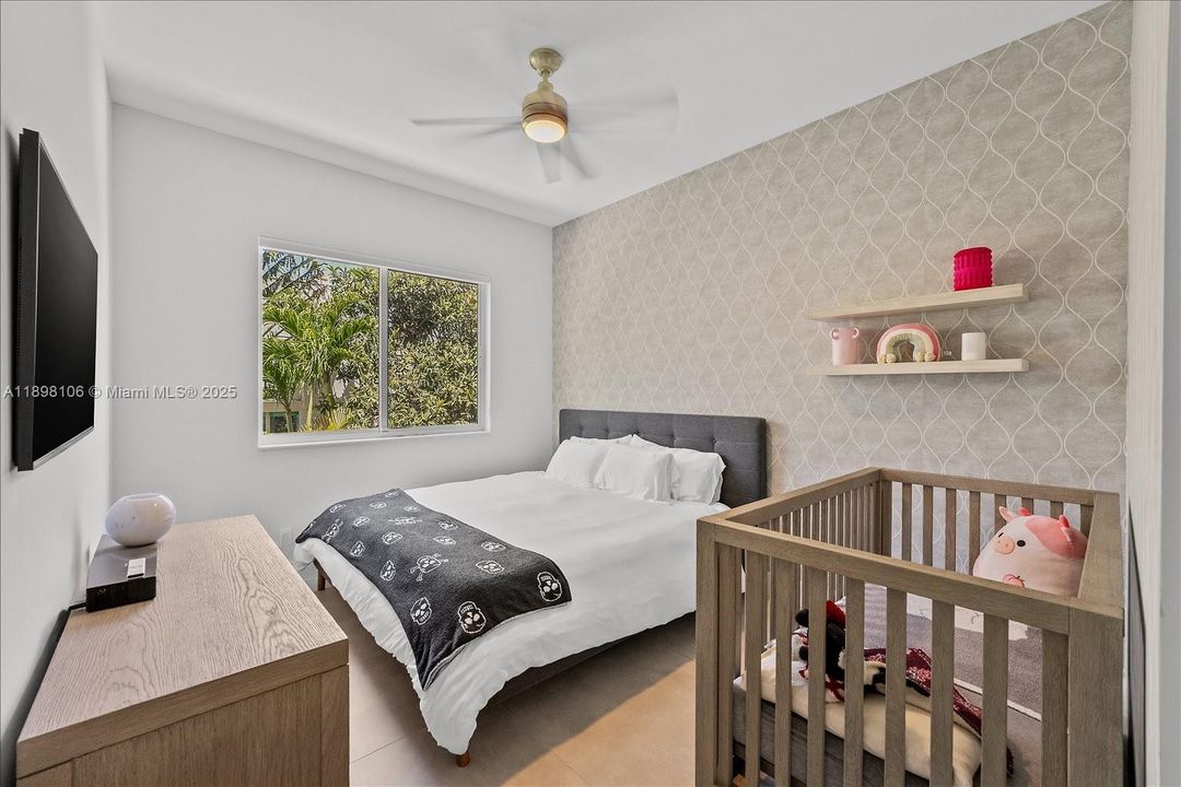 Под контрактом: $865,000 (3 спален, 3 ванн, 1913 Квадратных фут)