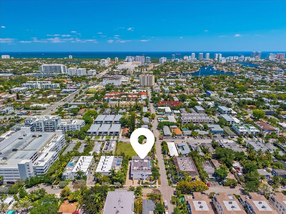 Под контрактом: $865,000 (3 спален, 3 ванн, 1913 Квадратных фут)