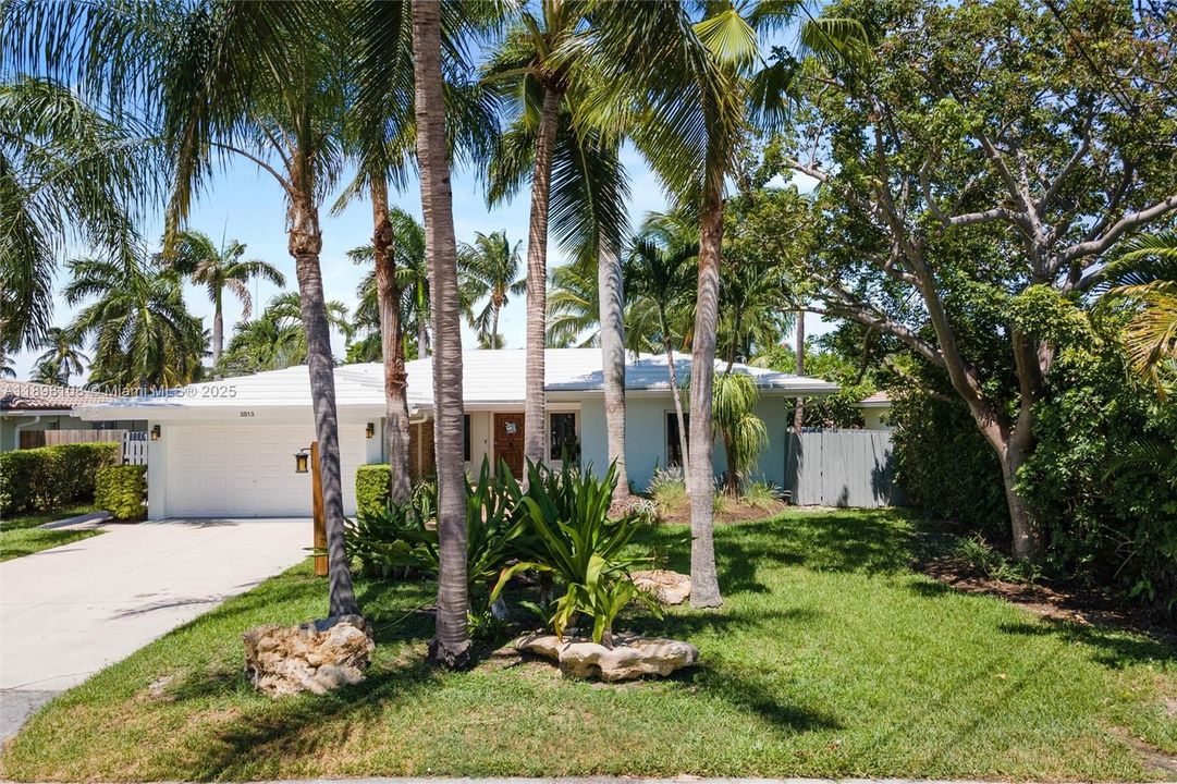 出租: $9,000 (3 贝兹, 2 浴室, 2217 平方英尺)