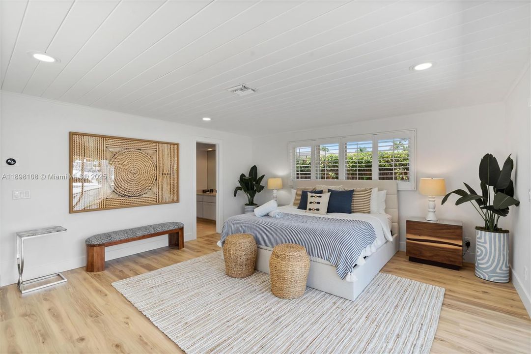 出租: $9,000 (3 贝兹, 2 浴室, 2217 平方英尺)