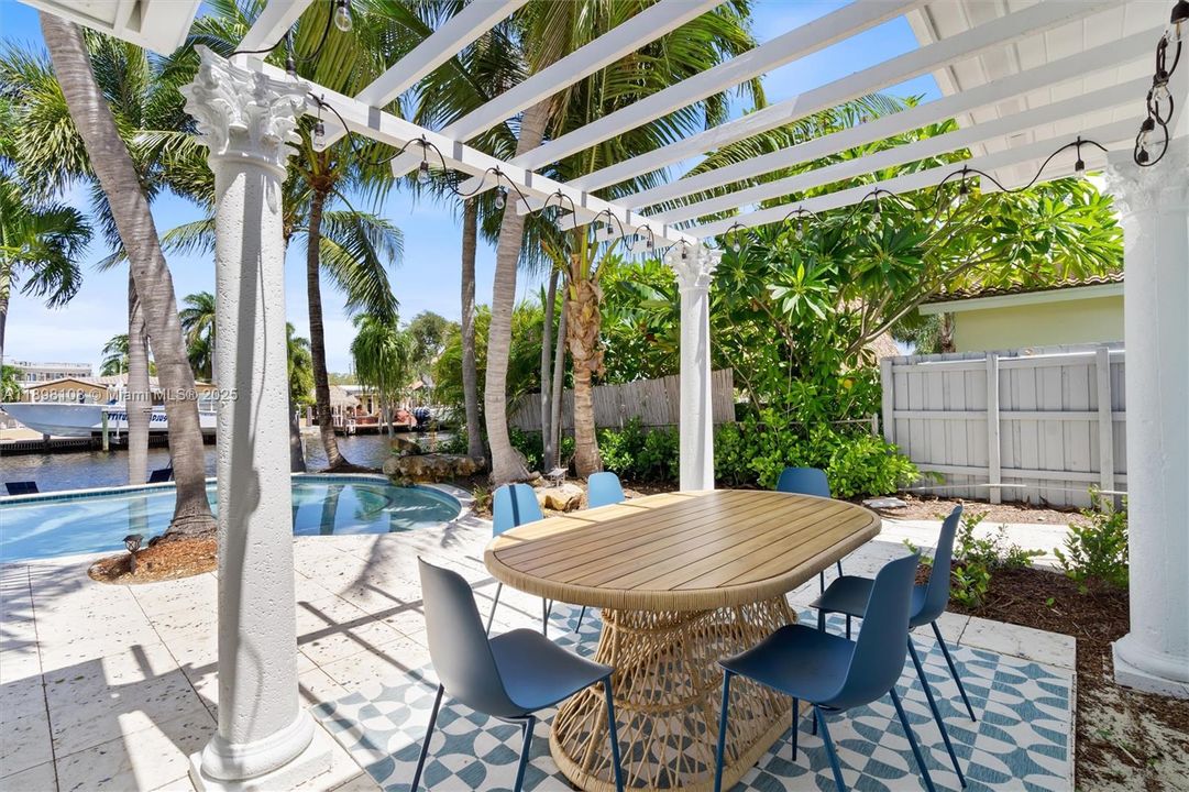 出租: $9,000 (3 贝兹, 2 浴室, 2217 平方英尺)