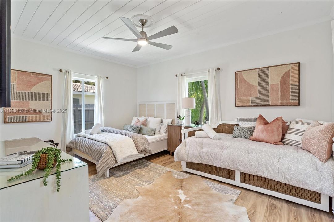 出租: $9,000 (3 贝兹, 2 浴室, 2217 平方英尺)