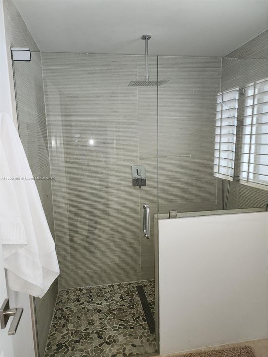 出租: $9,000 (3 贝兹, 2 浴室, 2217 平方英尺)