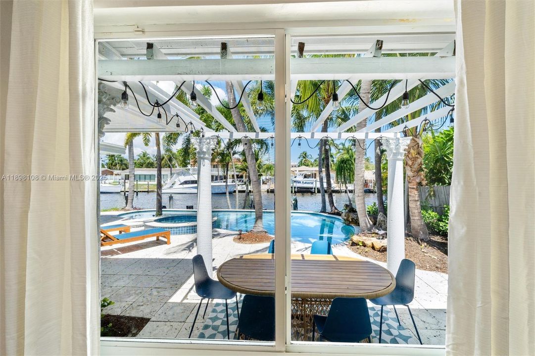 出租: $9,000 (3 贝兹, 2 浴室, 2217 平方英尺)