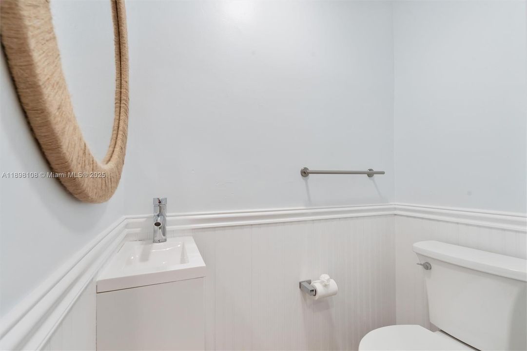 出租: $9,000 (3 贝兹, 2 浴室, 2217 平方英尺)