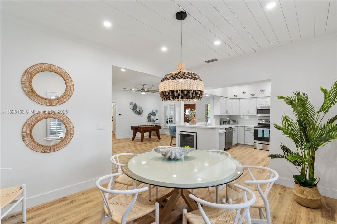 出租: $9,000 (3 贝兹, 2 浴室, 2217 平方英尺)