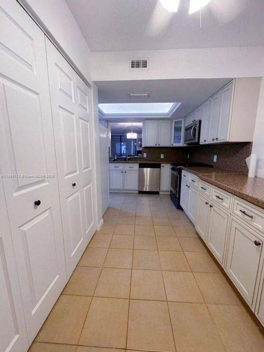 出租: $1,300 (1 贝兹, 2 浴室, 1000 平方英尺)