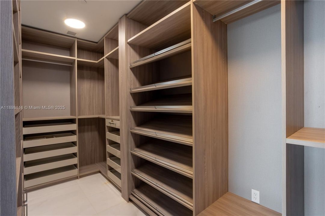 For Sale: $4,650,000 (3 beds, 4 baths, 2742 Square Feet)