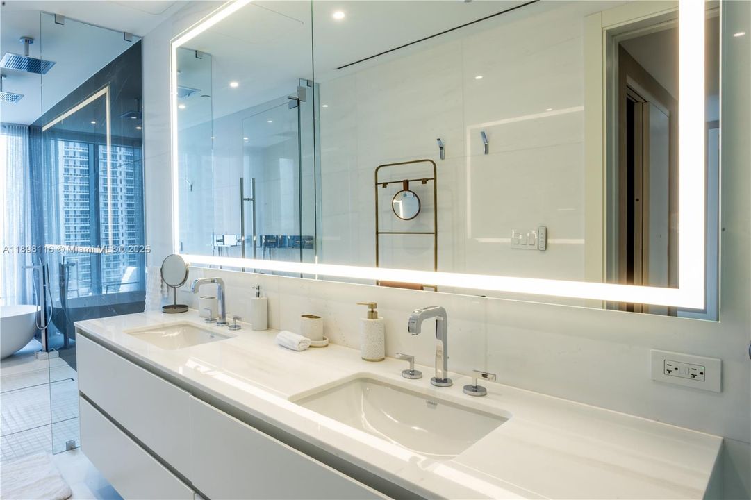 For Sale: $4,650,000 (3 beds, 4 baths, 2742 Square Feet)