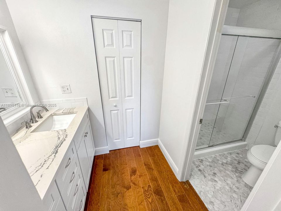 合同活跃: $425,000 (3 贝兹, 2 浴室, 1377 平方英尺)