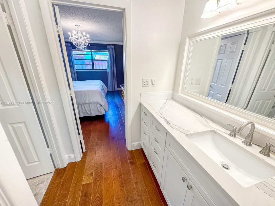 合同活跃: $425,000 (3 贝兹, 2 浴室, 1377 平方英尺)