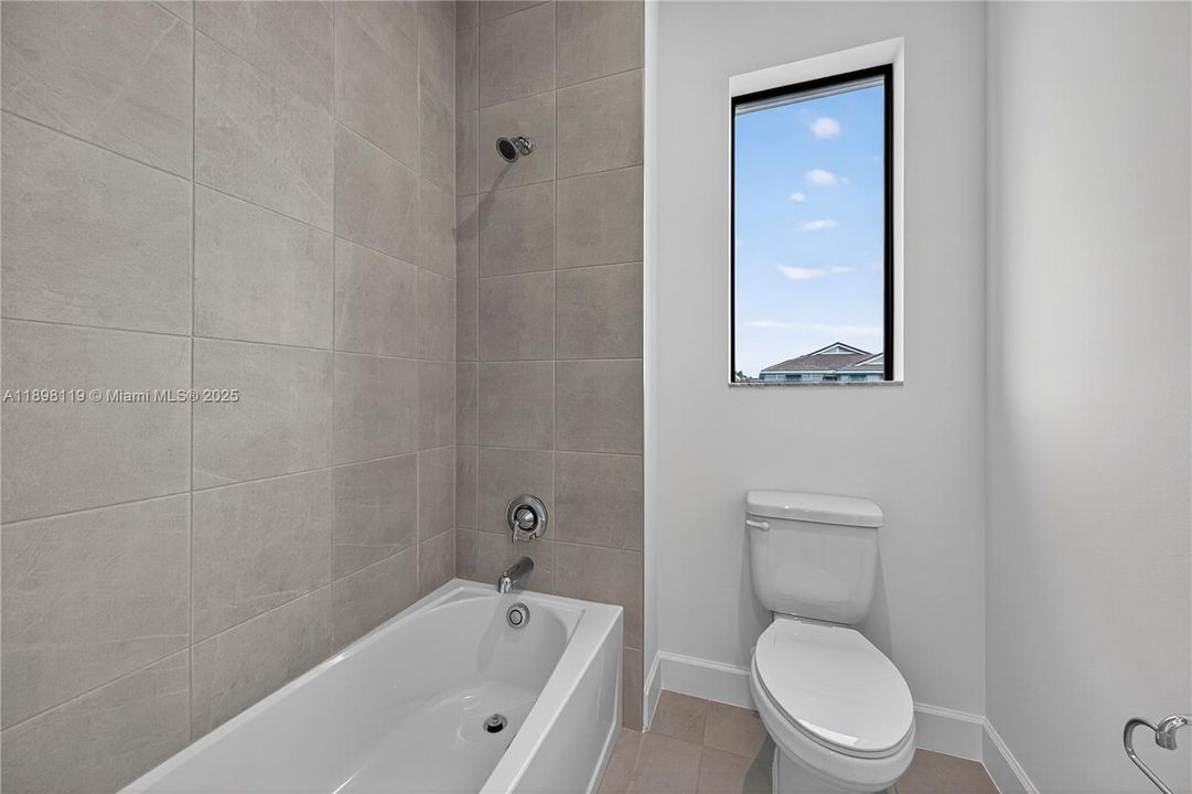 В аренду: $7,900 (4 спален, 3 ванн, 3748 Квадратных фут)