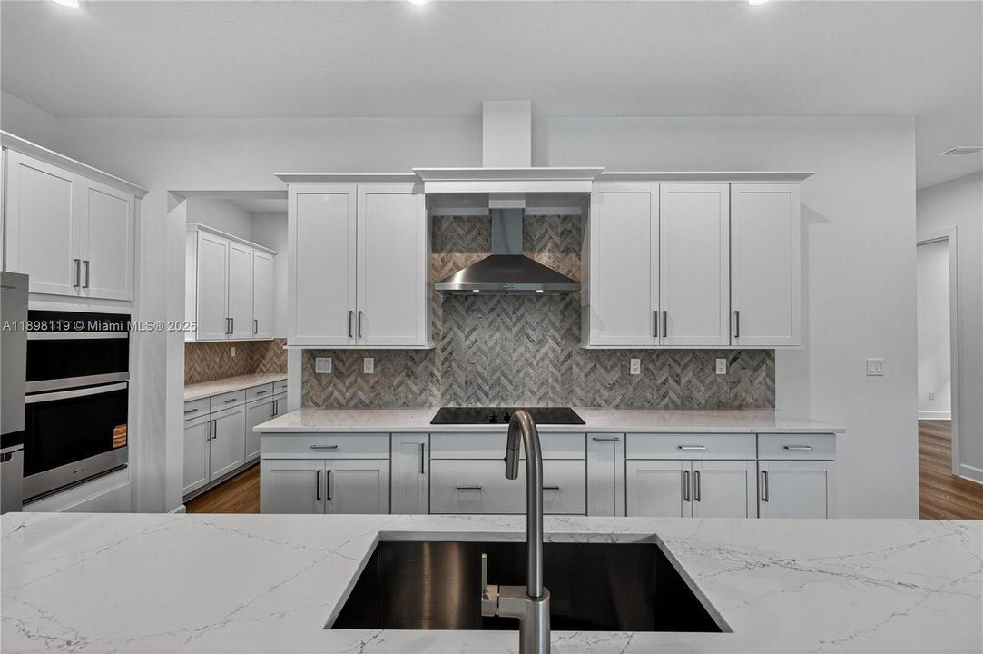 В аренду: $7,900 (4 спален, 3 ванн, 3748 Квадратных фут)