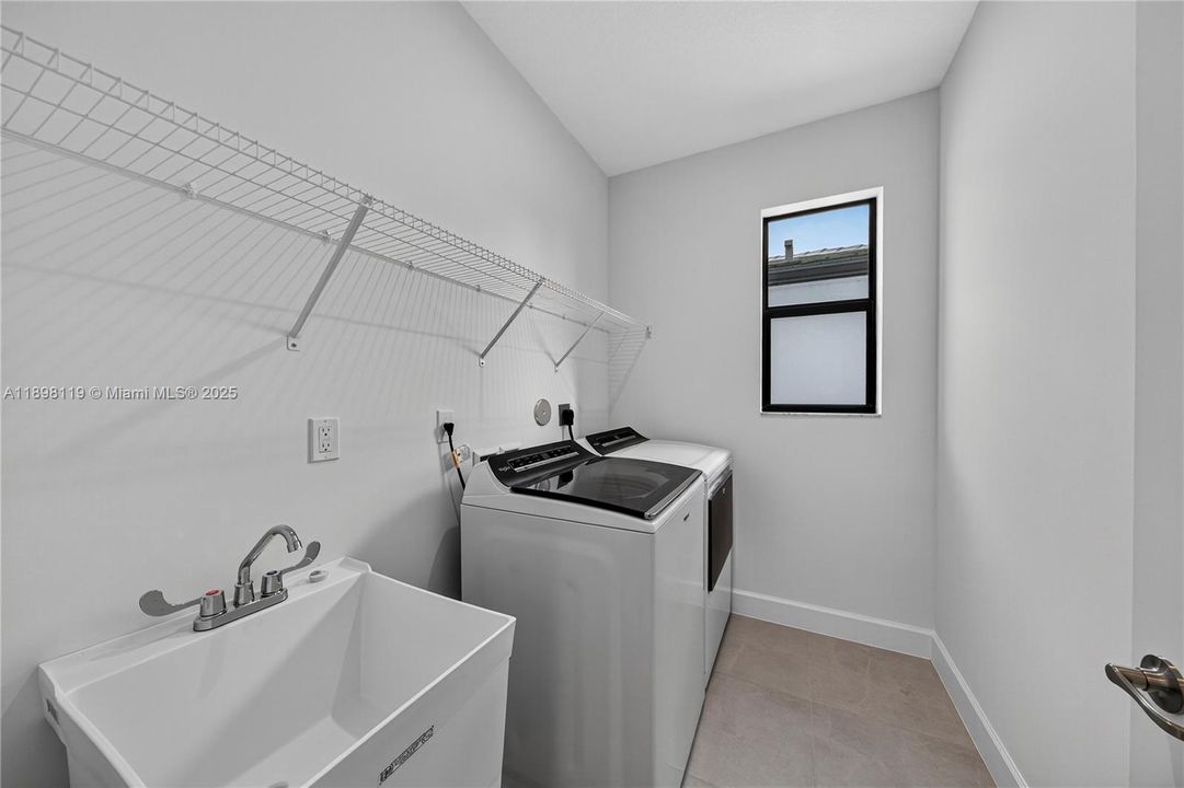 В аренду: $7,900 (4 спален, 3 ванн, 3748 Квадратных фут)