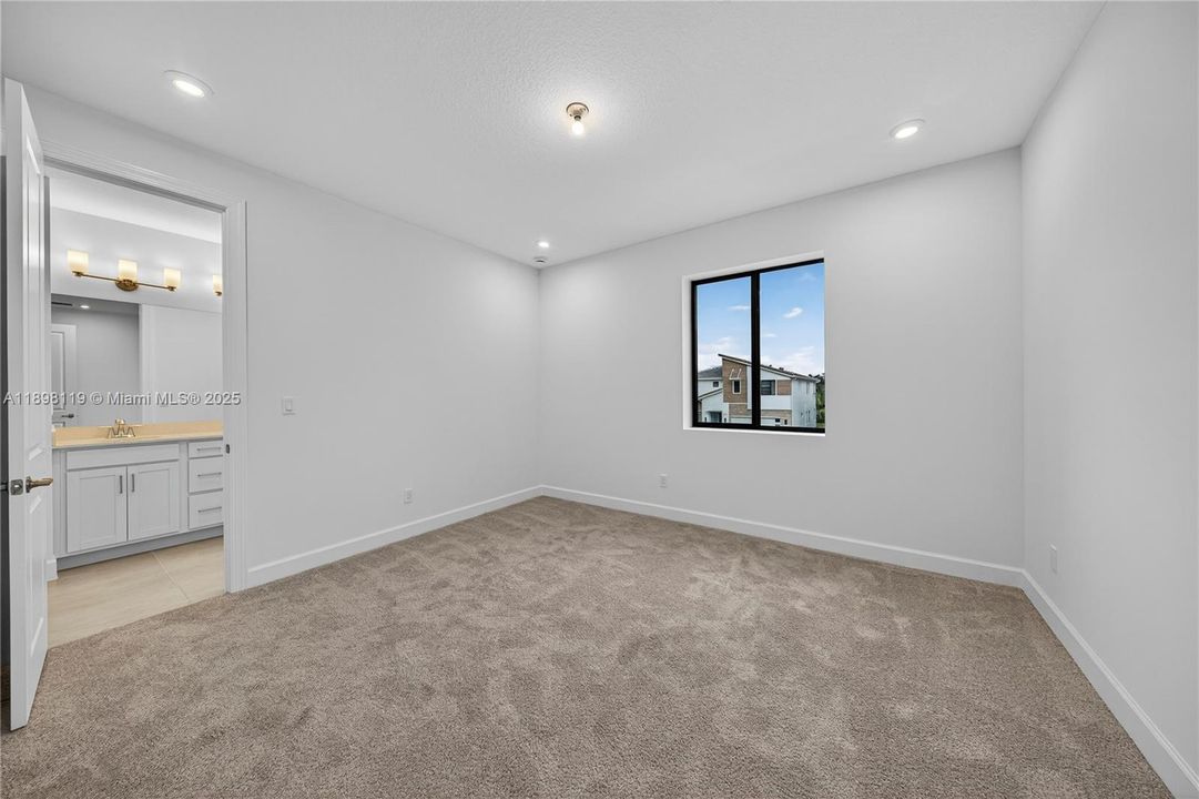 В аренду: $7,900 (4 спален, 3 ванн, 3748 Квадратных фут)