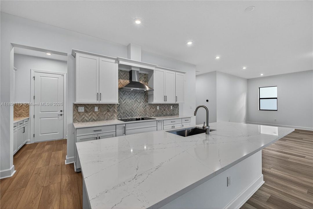 В аренду: $7,900 (4 спален, 3 ванн, 3748 Квадратных фут)