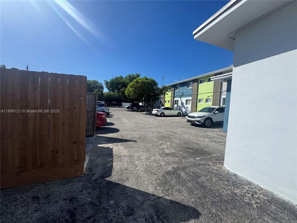 В аренду: $2,000 (1 спален, 1 ванн, 15906 Квадратных фут)