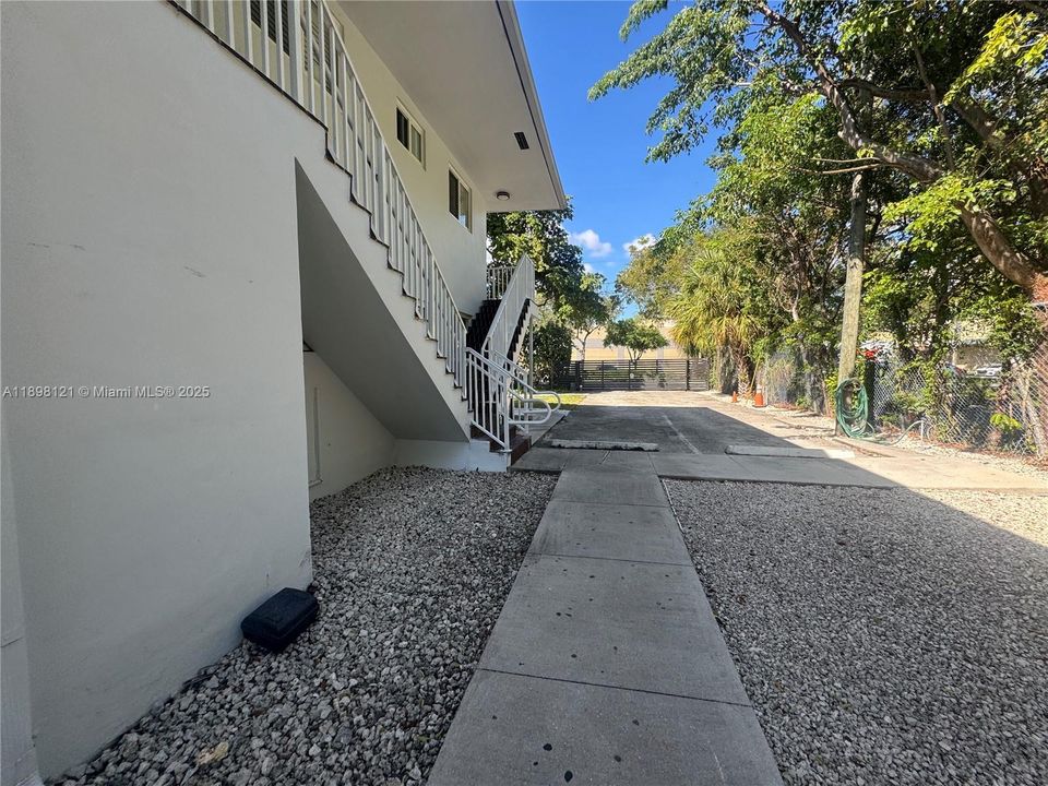 В аренду: $2,000 (1 спален, 1 ванн, 15906 Квадратных фут)