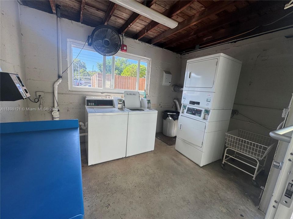 В аренду: $2,000 (1 спален, 1 ванн, 15906 Квадратных фут)