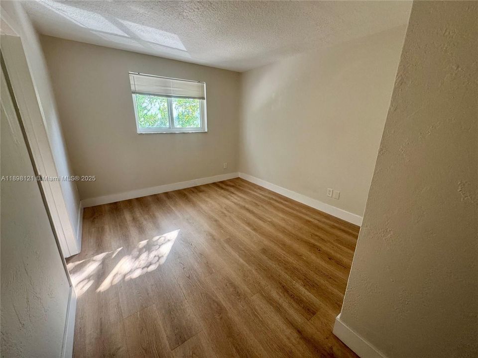 В аренду: $2,000 (1 спален, 1 ванн, 15906 Квадратных фут)