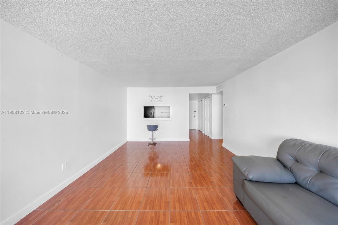 For Rent: $2,000 (2 beds, 2 baths, 1175 Square Feet)