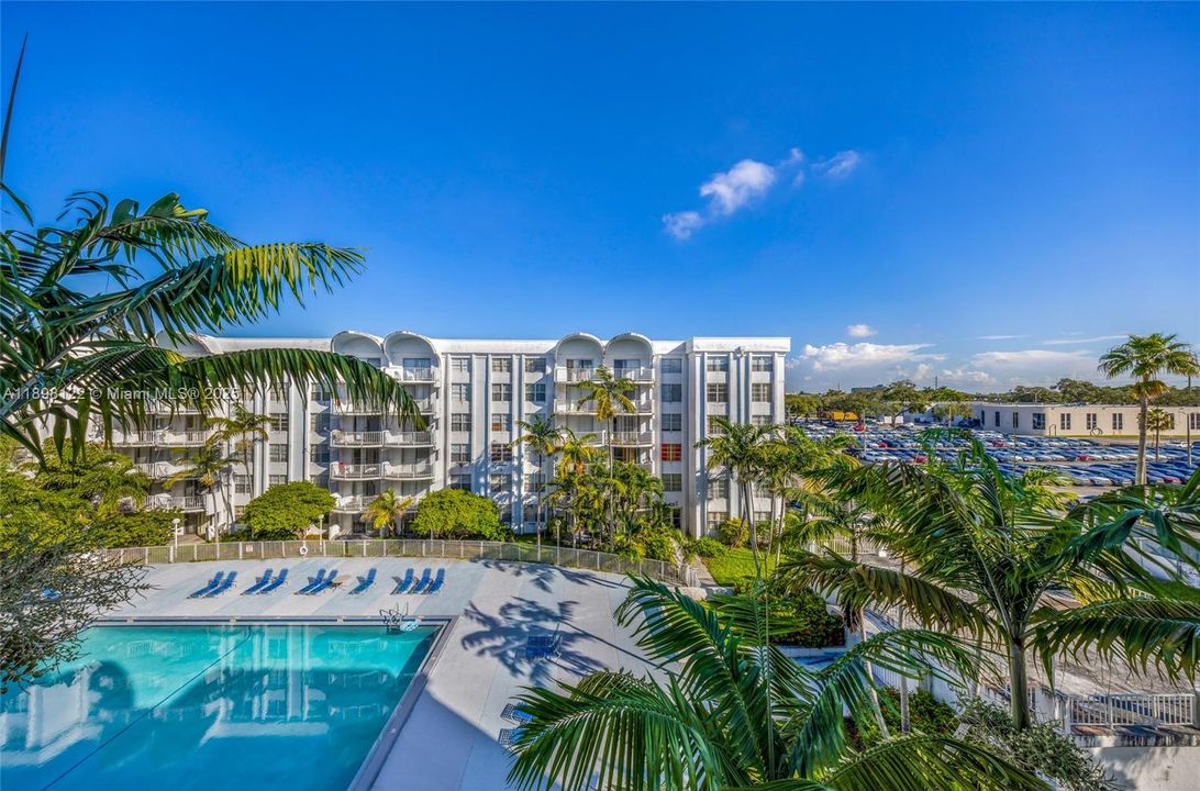 For Rent: $2,000 (2 beds, 2 baths, 1175 Square Feet)