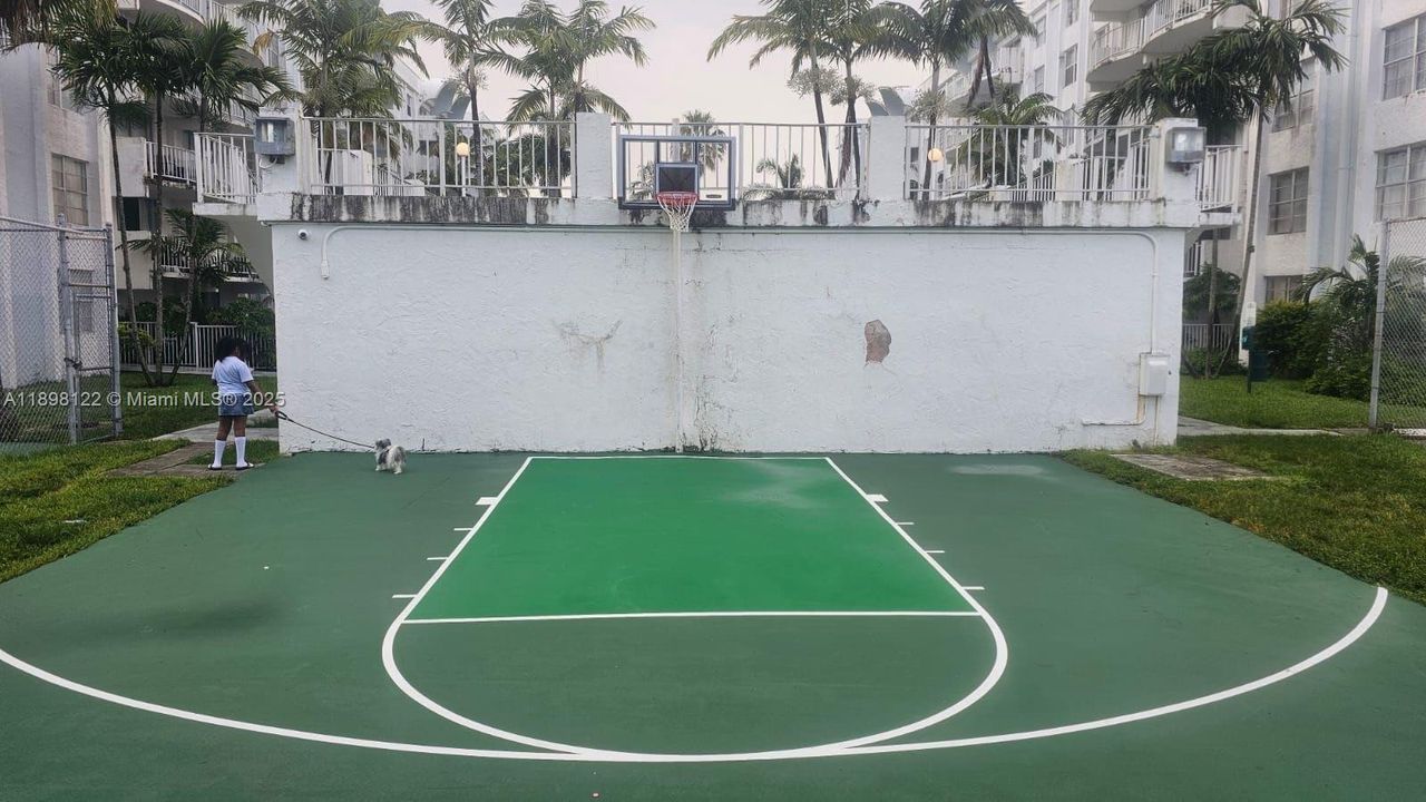 For Rent: $2,000 (2 beds, 2 baths, 1175 Square Feet)