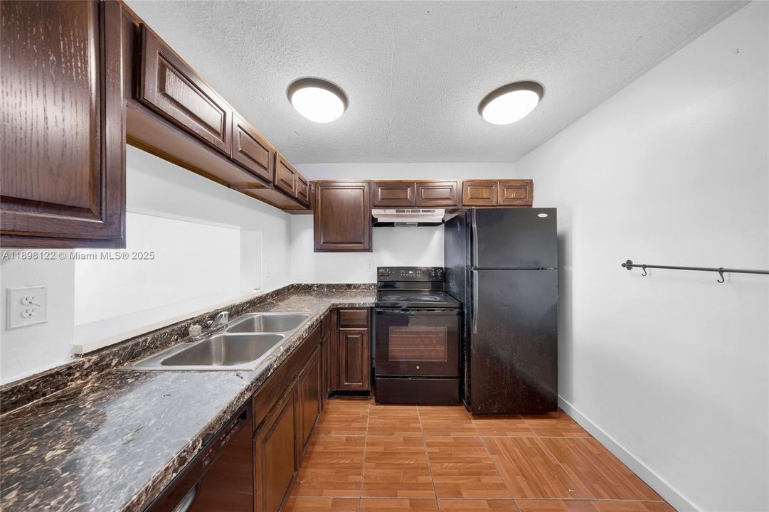 For Rent: $2,000 (2 beds, 2 baths, 1175 Square Feet)