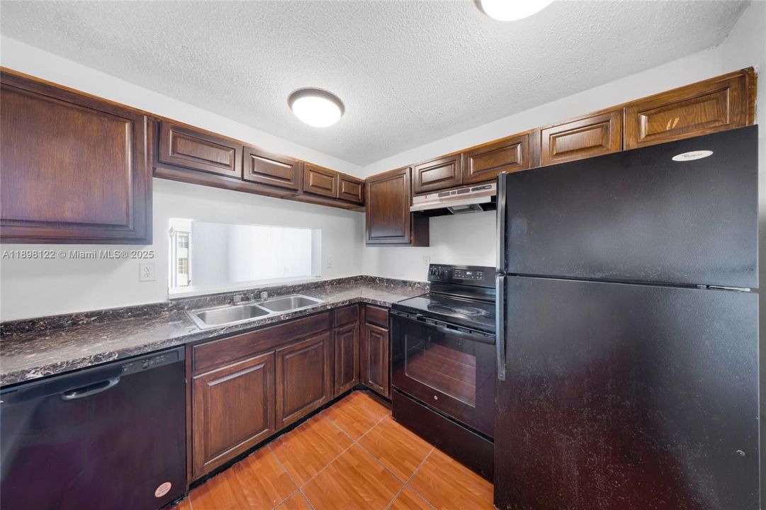For Rent: $2,000 (2 beds, 2 baths, 1175 Square Feet)