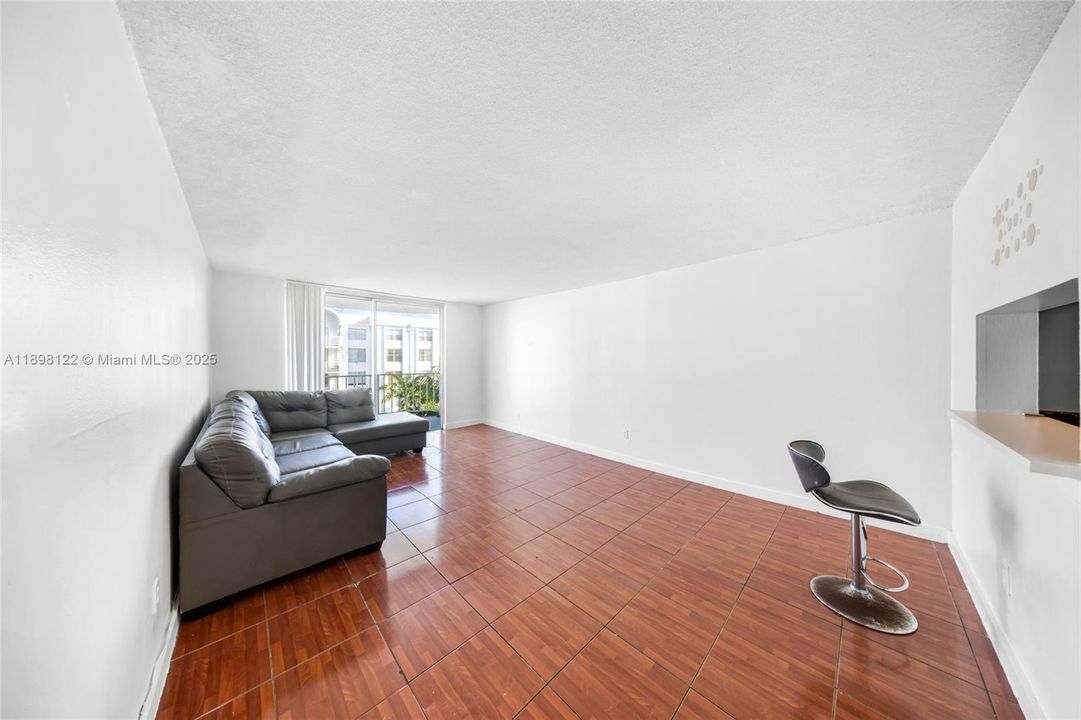 For Rent: $2,000 (2 beds, 2 baths, 1175 Square Feet)