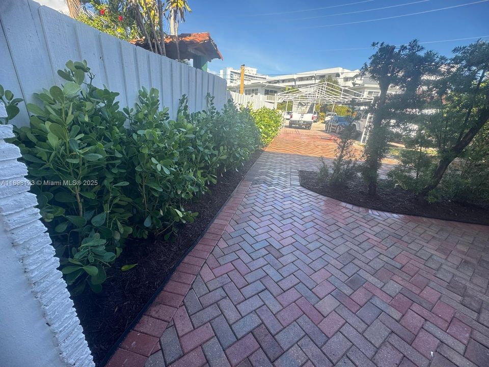 For Rent: $6,000 (3 beds, 2 baths, 1776 Square Feet)