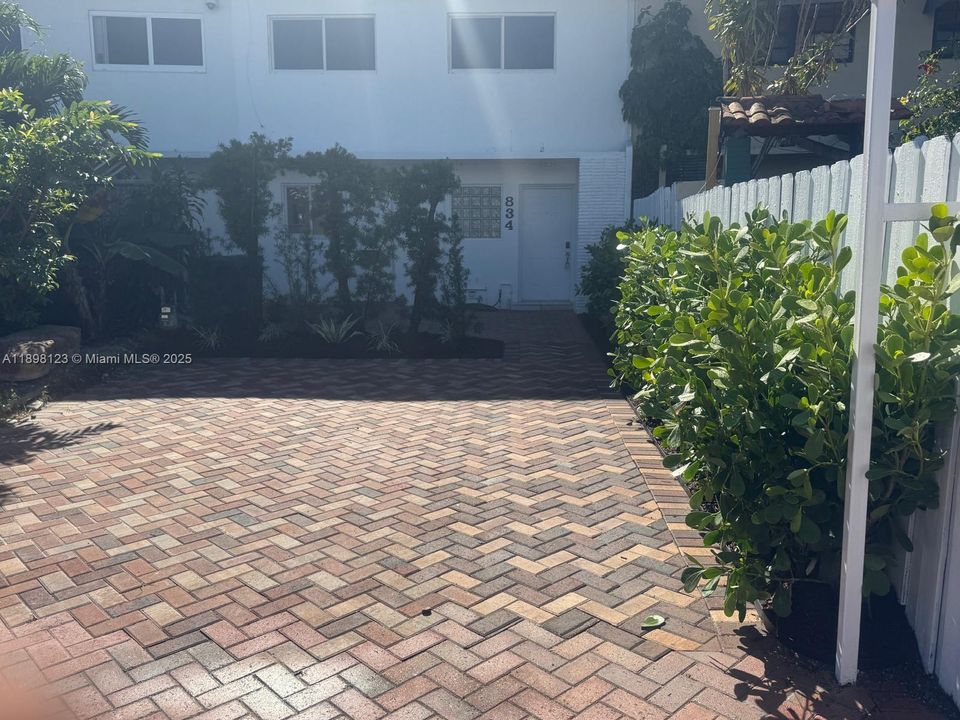 For Rent: $6,000 (3 beds, 2 baths, 1776 Square Feet)