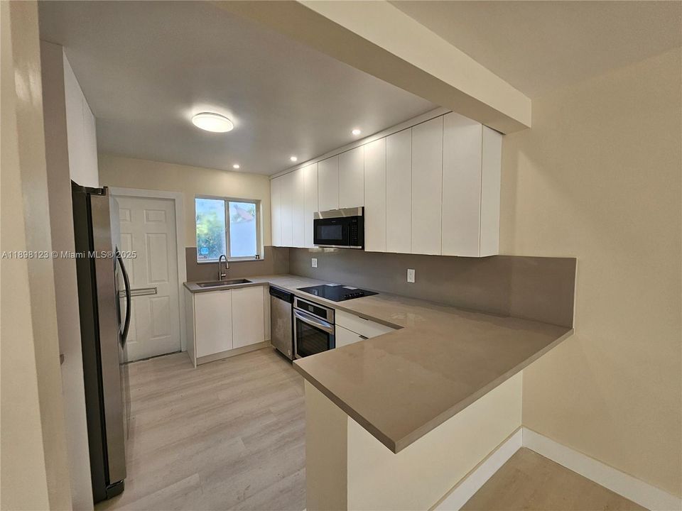 For Rent: $6,000 (3 beds, 2 baths, 1776 Square Feet)