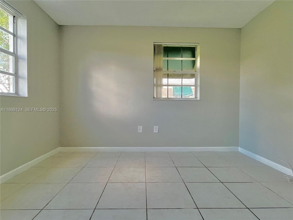For Rent: $3,350 (3 beds, 2 baths, 1302 Square Feet)