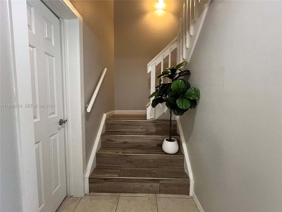 For Rent: $3,350 (3 beds, 2 baths, 1302 Square Feet)