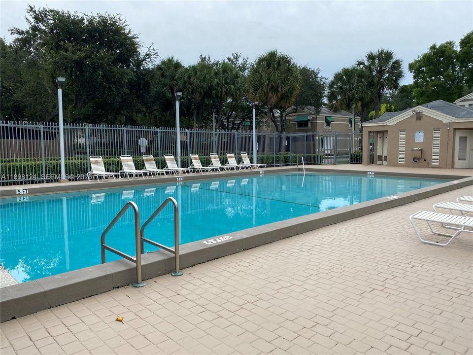 For Rent: $3,350 (3 beds, 2 baths, 1302 Square Feet)