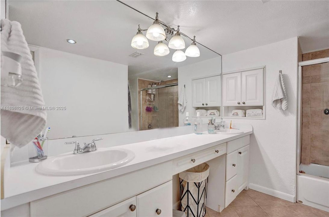 For Sale: $279,000 (2 beds, 2 baths, 1353 Square Feet)