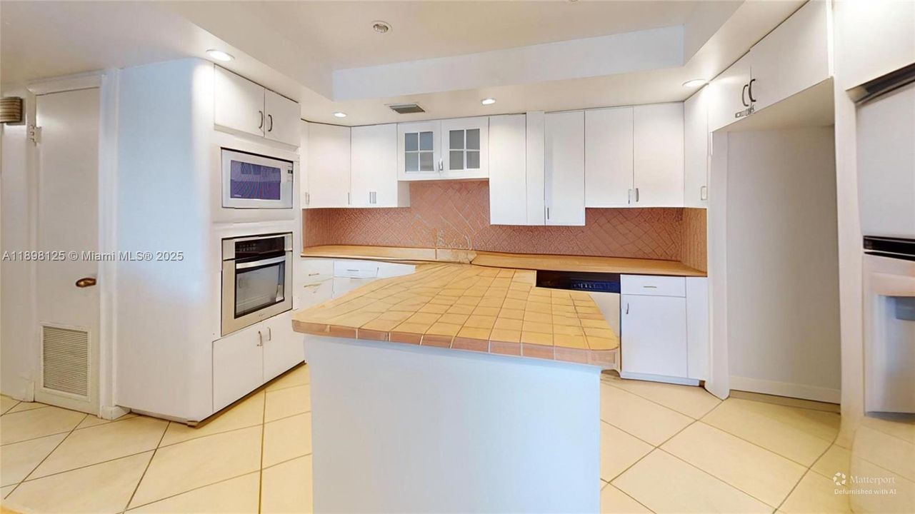 For Sale: $279,000 (2 beds, 2 baths, 1353 Square Feet)
