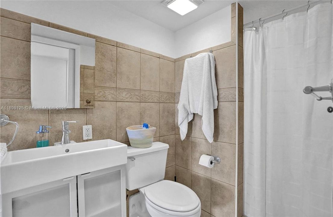 For Sale: $279,000 (2 beds, 2 baths, 1353 Square Feet)