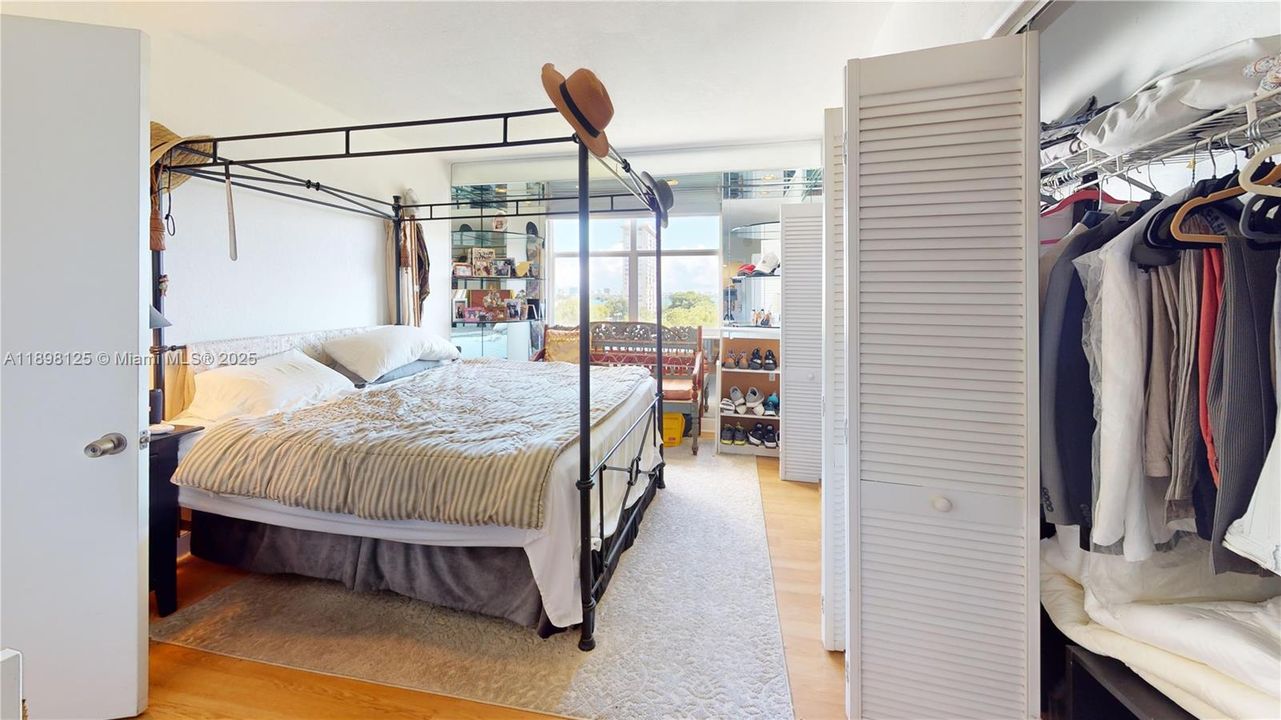 For Sale: $279,000 (2 beds, 2 baths, 1353 Square Feet)