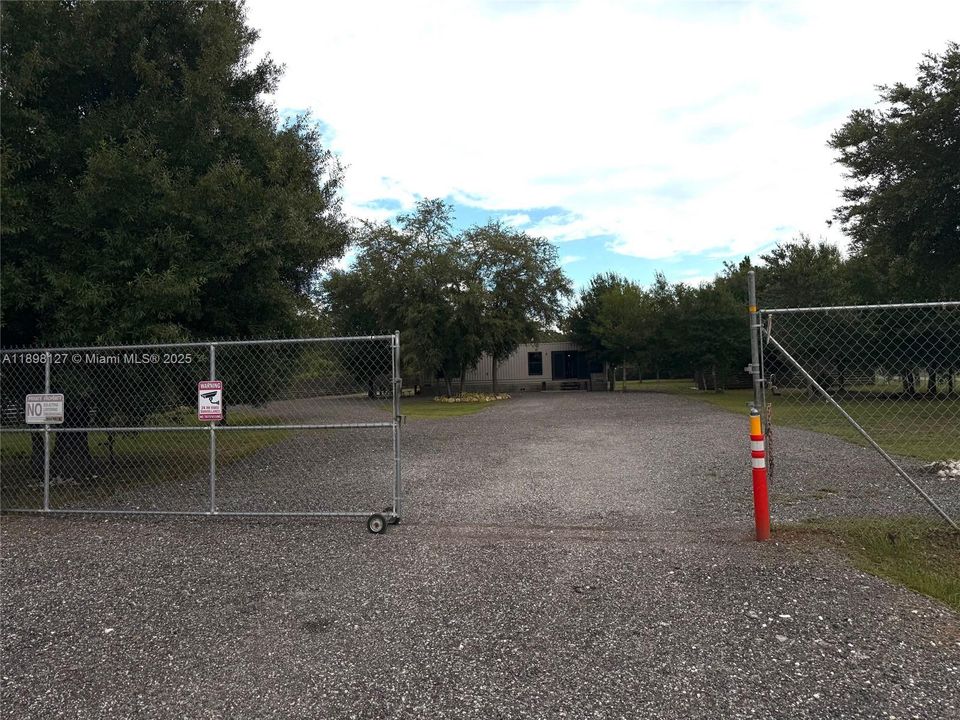 For Rent: $2,000 (3 beds, 2 baths, 0 Square Feet)