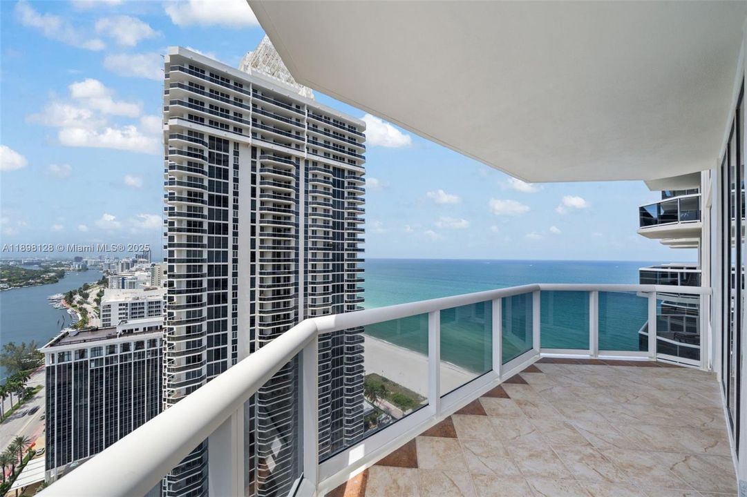 Recently Rented: $6,500 (2 beds, 2 baths, 1380 Square Feet)